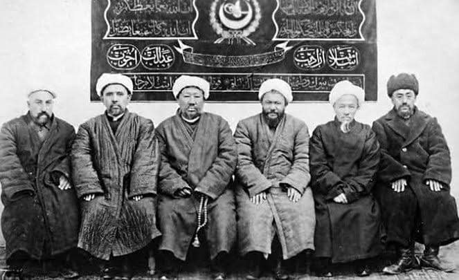 12 Kasım 1933’te Kaşgar’da Doğu Türkistan İslam Cumhuriyeti kuruldu.